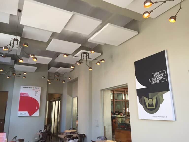 MADE IN ACOUSTIC - Restauration Nouvelle - musée du Train : fabrication et placement de panneaux pour lutter contre la réverbération dans la salle de restaurant