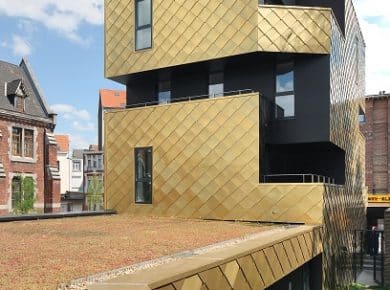 FP Architecture - Zicht op het woongebouw vanaf het groendak van het Wijkhuis. Photo ©Filip Dujardin