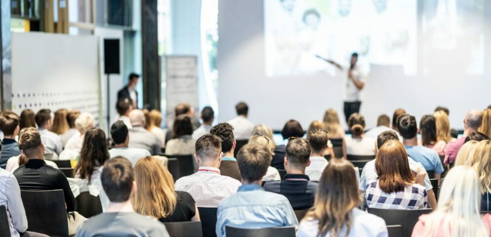 assemblee personnes 1024x494